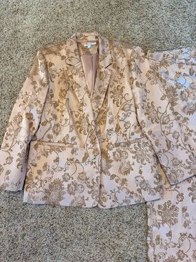 Chico's 3.5 Pink Blush Satin 2pc Suit with Metallic Tan Scroll Print